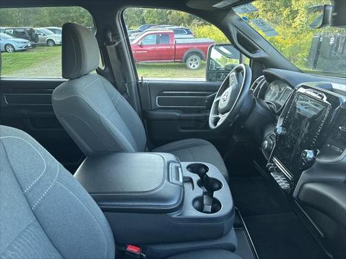 2024 RAM 2500 Big Horn Crew Cab 4x4 64' Box