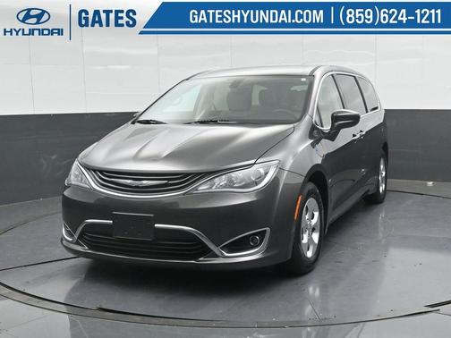 2017 Chrysler Pacifica Hybrid Touring Plus