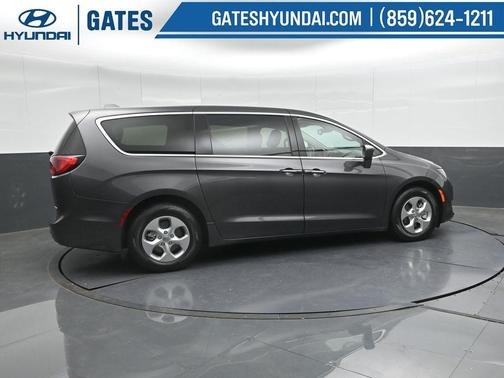 2017 Chrysler Pacifica Hybrid Touring Plus