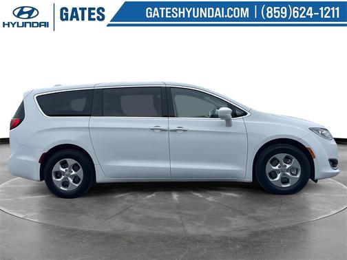 2017 Chrysler Pacifica Hybrid Touring Plus
