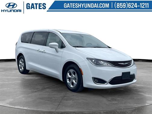 2017 Chrysler Pacifica Hybrid Touring Plus