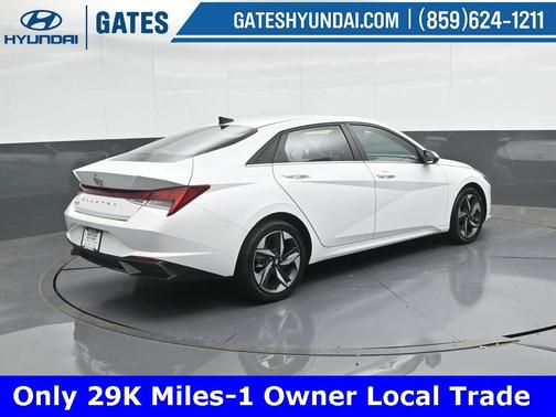 2022 Hyundai ELANTRA SEL