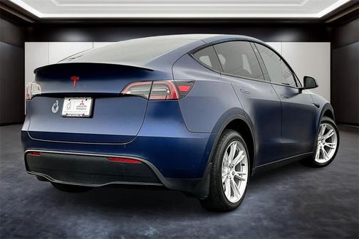 2022 Tesla Model Y Long Range Dual Motor All-Wheel Drive
