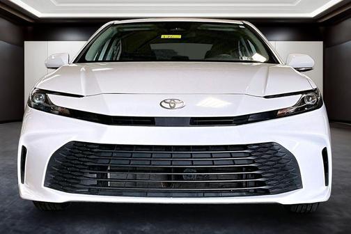 Ice 2025 Toyota Camry LE