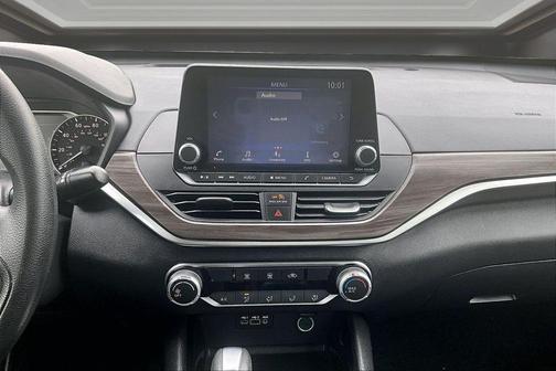 Brilliant Silver Metallic 2024 Nissan Altima 2.5 SV