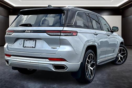 2022 Jeep Grand Cherokee Summit