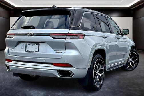 2022 Jeep Grand Cherokee Summit