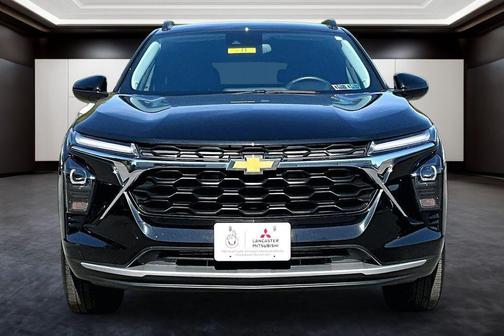 Mosaic Black Metallic 2025 Chevrolet Trax LT