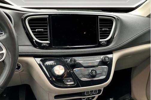 2022 Chrysler Pacifica Hybrid Touring L