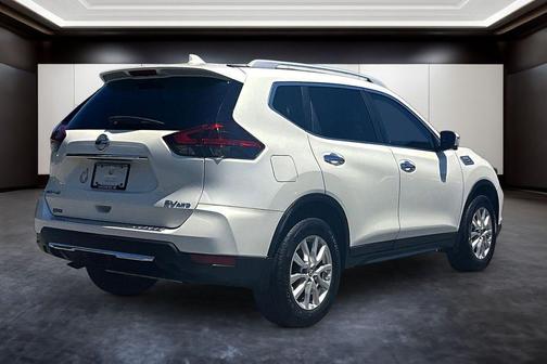 Pearl White 2018 Nissan Rogue SV