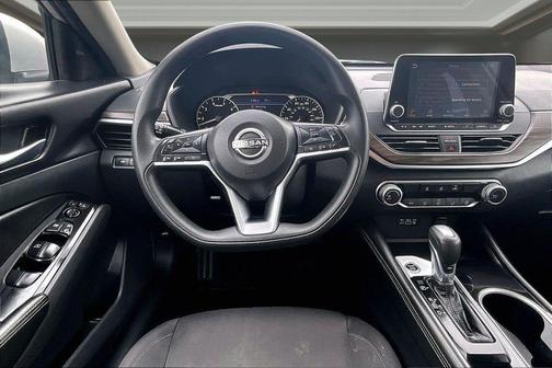 Brilliant Silver Metallic 2023 Nissan Altima 2.5 SV
