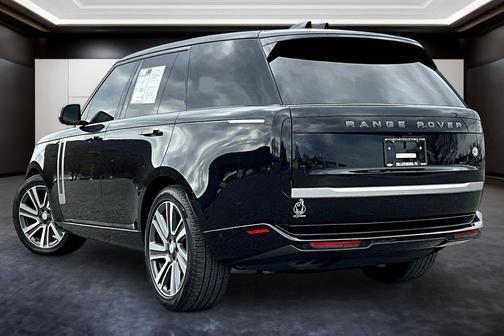Ligurian Black SV Bespoke Ultra Metallic Sat 2023 Land Rover Range Rover SV