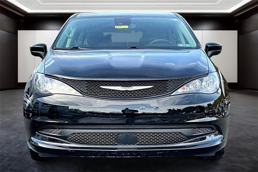 2024 Chrysler Voyager LX