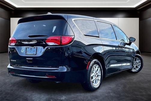 2024 Chrysler Voyager LX