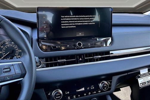 Labrador Black Pearl 2026 Mitsubishi Outlander ES 1.5T S-AWC