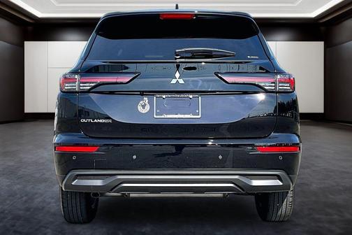 Labrador Black Pearl 2026 Mitsubishi Outlander ES 1.5T S-AWC