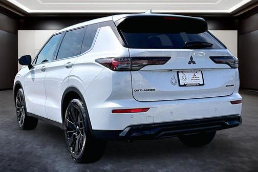 White Diamond 2026 Mitsubishi Outlander LE S-AWC