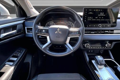 Alloy Silver Metallic 2025 Mitsubishi Outlander SE 2.5 S-AWC
