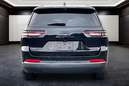 Diamond Black Crystal Pearlcoat 2023 Jeep Grand Cherokee L Limited