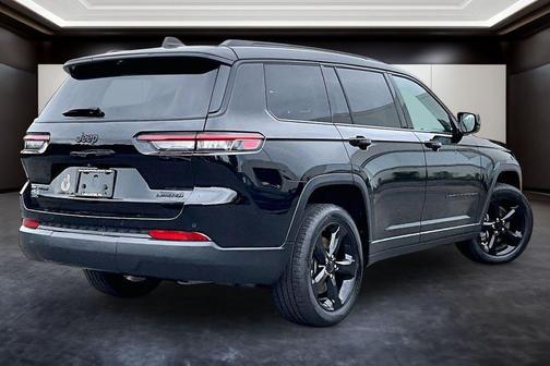 Diamond Black Crystal Pearlcoat 2023 Jeep Grand Cherokee L Limited