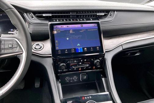 Diamond Black Crystal Pearlcoat 2023 Jeep Grand Cherokee L Limited