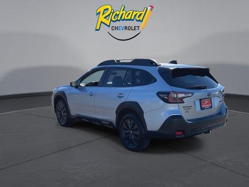 Ice Silver Metallic 2023 Subaru Outback Onyx Edition