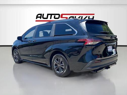 2024 Toyota Sienna Woodland Edition