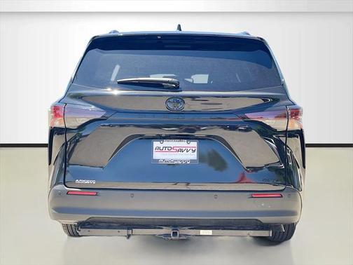 2024 Toyota Sienna Woodland Edition