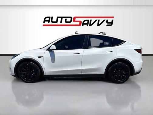 Pearl White Multi-Coat 2023 Tesla Model Y Long Range Dual Motor All-Wheel Drive