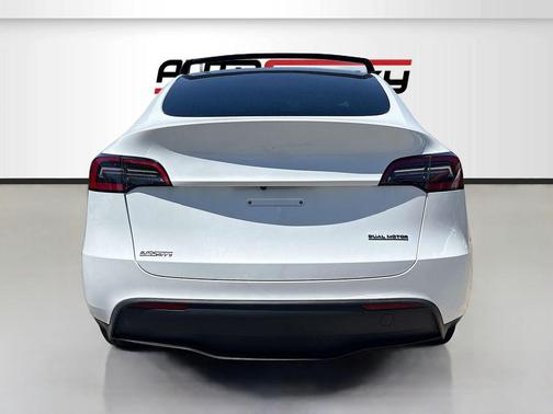 Pearl White Multi-Coat 2023 Tesla Model Y Long Range Dual Motor All-Wheel Drive