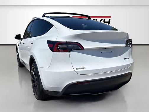 Pearl White Multi-Coat 2023 Tesla Model Y Long Range Dual Motor All-Wheel Drive