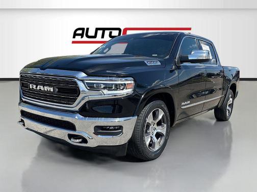 Diamond Black Crystal Pearlcoat 2023 RAM 1500 Limited