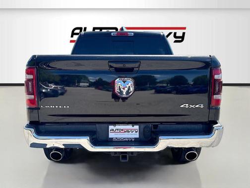 Diamond Black Crystal Pearlcoat 2023 RAM 1500 Limited