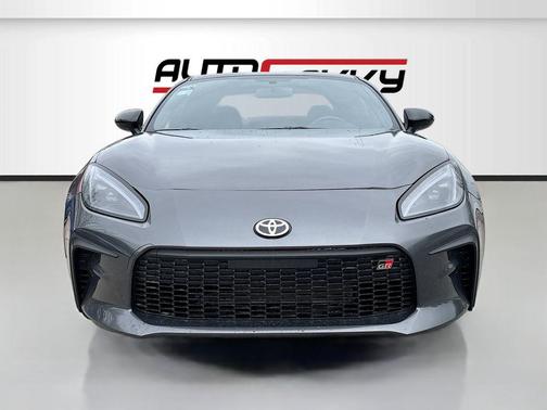 Pavement 2024 Toyota GR86 Premium