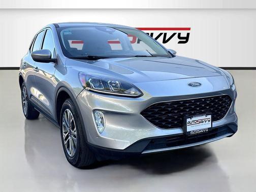 Silver Metallic 2022 Ford Escape SEL