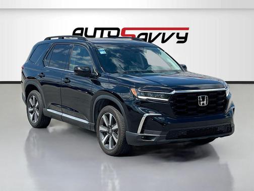 Crystal Black Pearl 2025 Honda Pilot Touring 8-Passenger