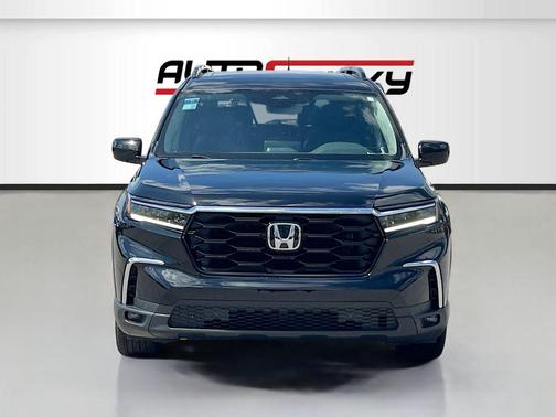 Crystal Black Pearl 2025 Honda Pilot Touring 8-Passenger