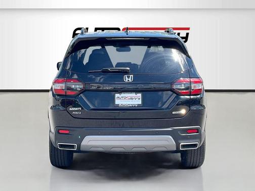 Crystal Black Pearl 2025 Honda Pilot Touring 8-Passenger