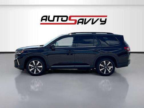 Crystal Black Pearl 2025 Honda Pilot Touring 8-Passenger