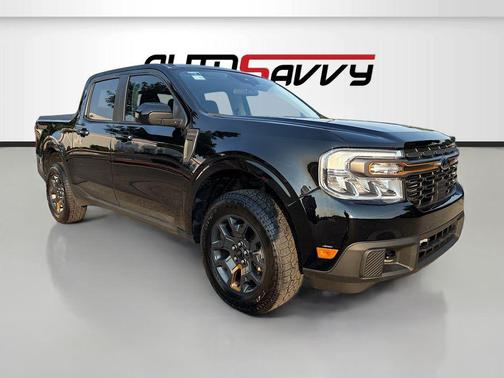 Shadow Black 2024 Ford Maverick Lariat