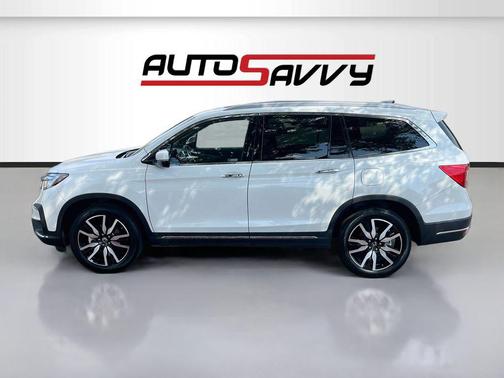 Platinum White Pearl 2022 Honda Pilot Touring 8-Passenger