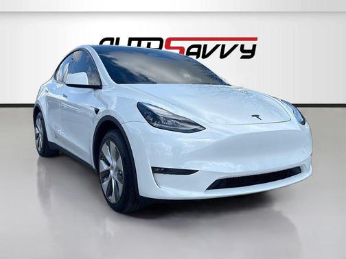 Pearl White Multi-Coat 2024 Tesla Model Y Long Range Dual Motor All-Wheel Drive