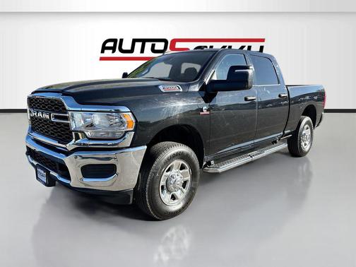 2024 RAM 3500 Tradesman Crew Cab 4x4 6'4' Box