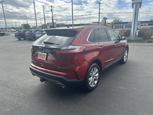2022 Ford Edge Titanium
