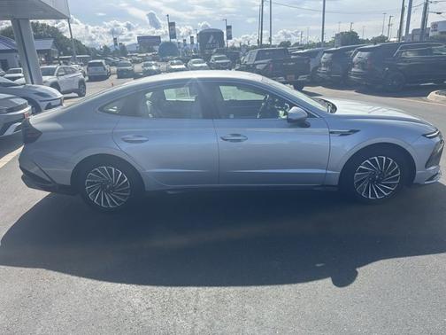 2024 Hyundai SONATA Hybrid SEL