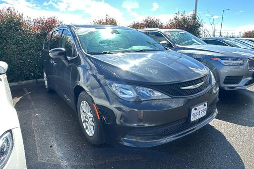 2023 Chrysler Voyager LX
