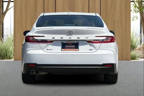 0040 2025 Toyota Camry SE