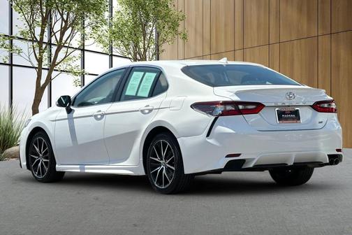 Ice 2023 Toyota Camry SE