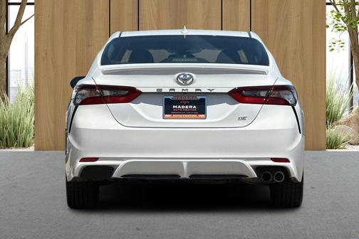 Ice 2023 Toyota Camry SE