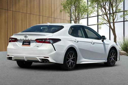 Ice 2023 Toyota Camry SE